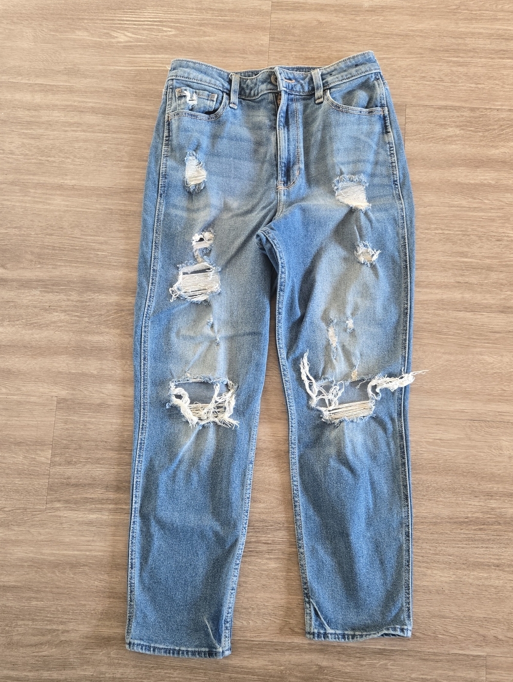 Hollister Ultra High Rise Distressed Mom Jeans W29 L27 SIZE 9